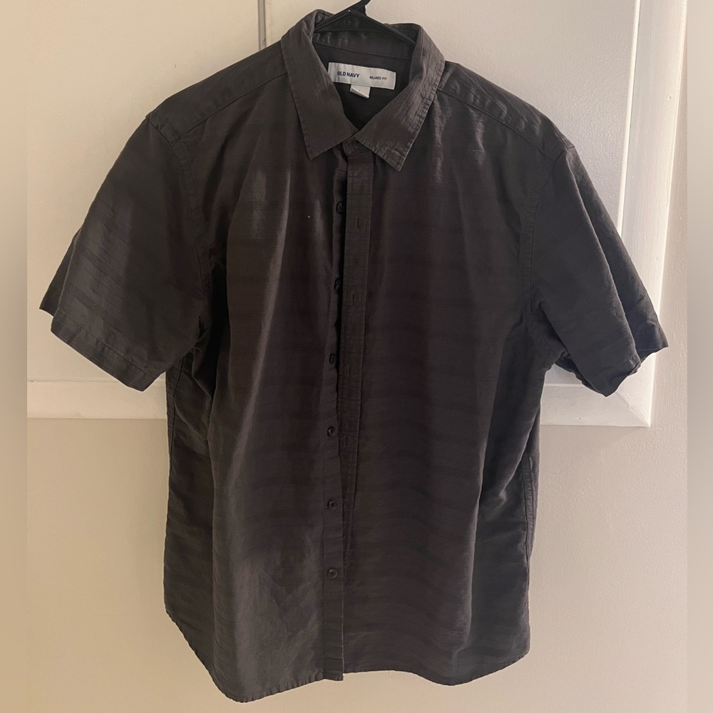 Old Navy gray texturized men’s short sleeve button down NWOT